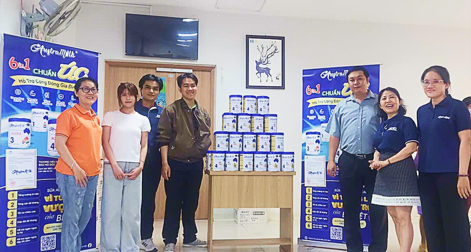 EID ĐỒNG HÀNH CÙNG BỆNH VIỆN UNG BƯỚU – TRAO TẶNG HƠN 100 LON SỮA, GỬI TRỌN YÊU THƯƠNG ĐẾN TRẺ EM